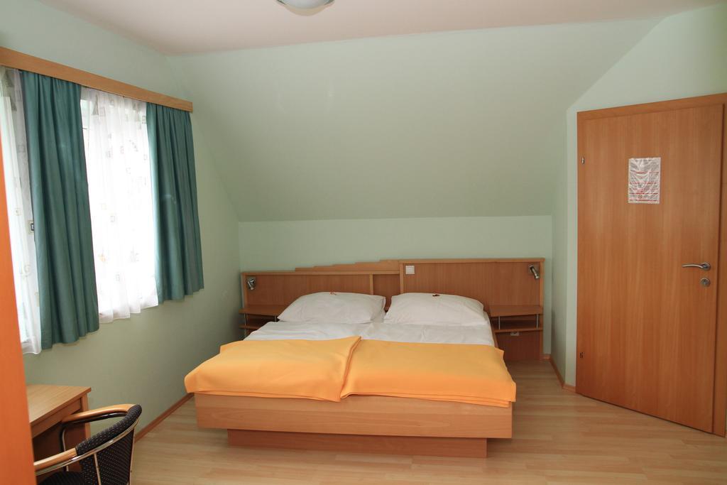 Hotel Highway - Bed & Breakfast Lieboch Extérieur photo